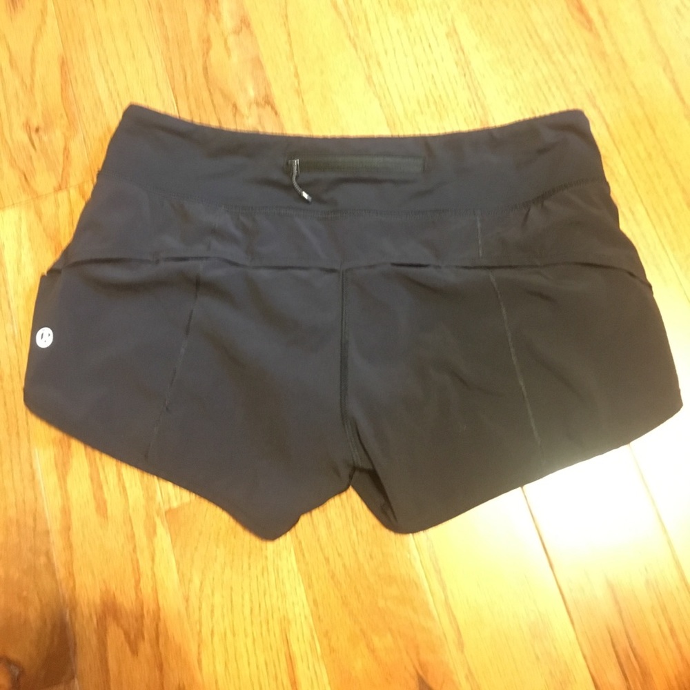 Black lulu shorts!!